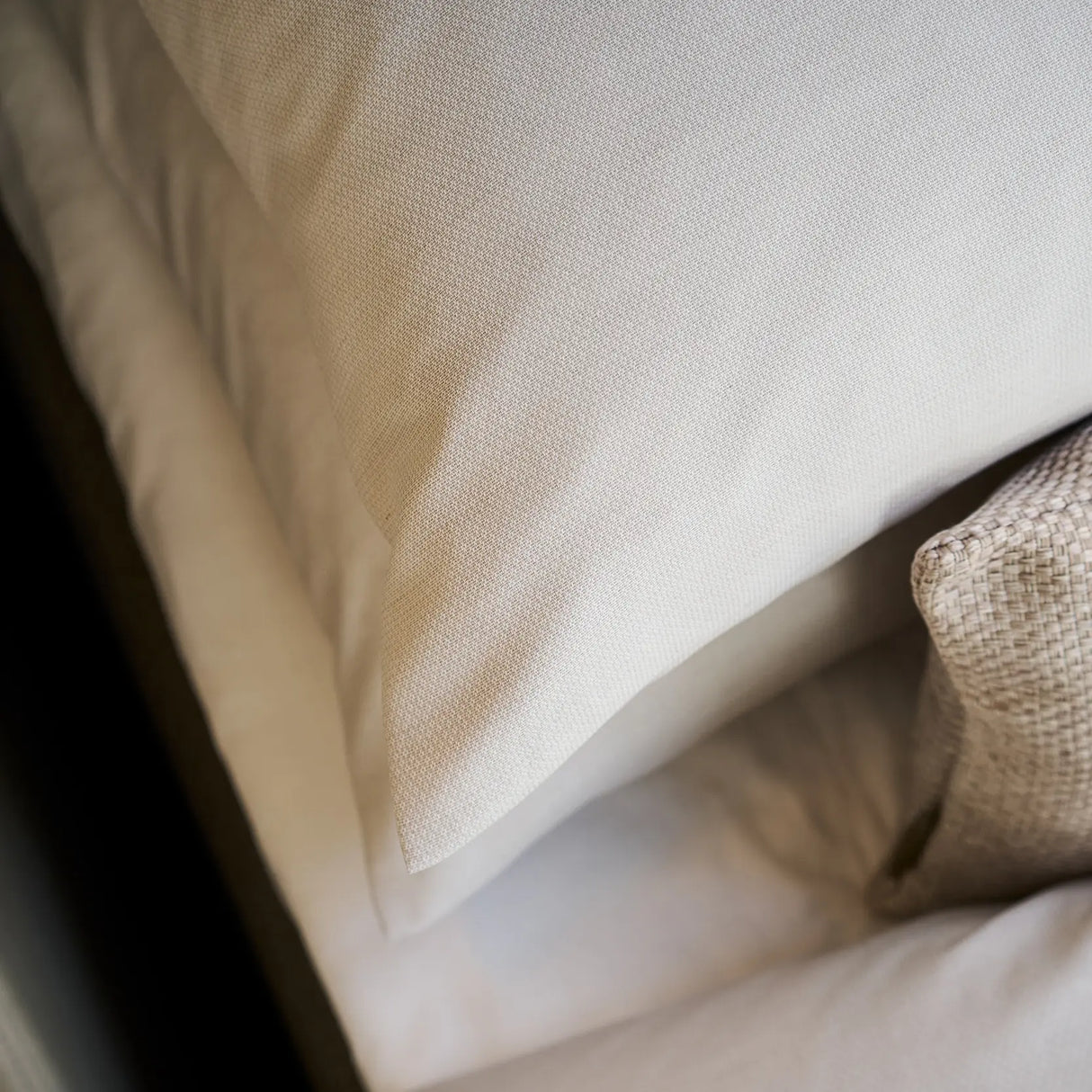 Luxuriöse Hotelbettwäsche Mimi in Beige - edle Bettwäsche mit feiner Struktur für Hotels & Ferienhäuser