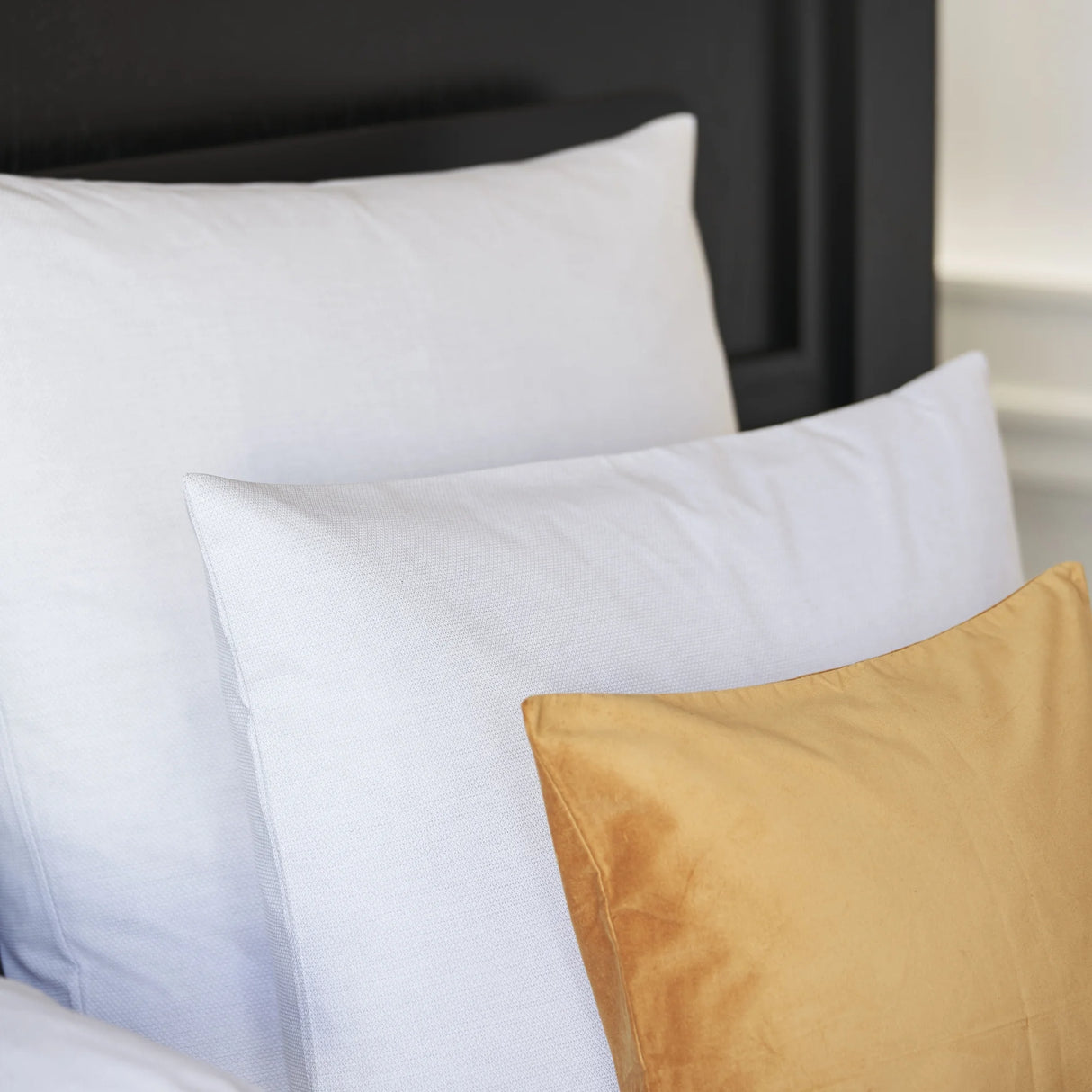 Graue Kissen mit Dekokissen - luxuriöse Hotelbettwäsche Mimi mit feinem, einzigartigem Muster