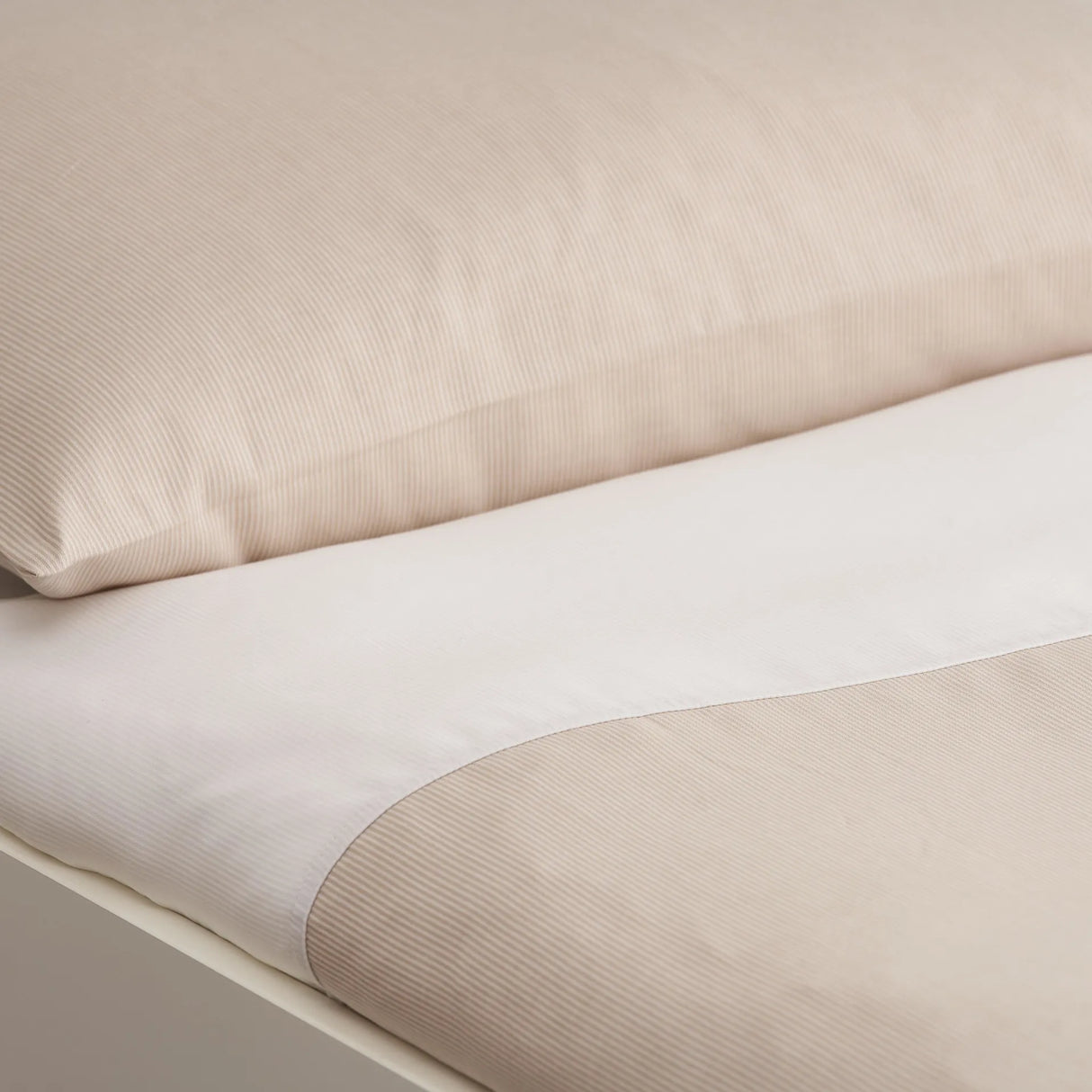 Bettwäsche Verdi in Beige mit Streifen für Hotel & Gastronomie