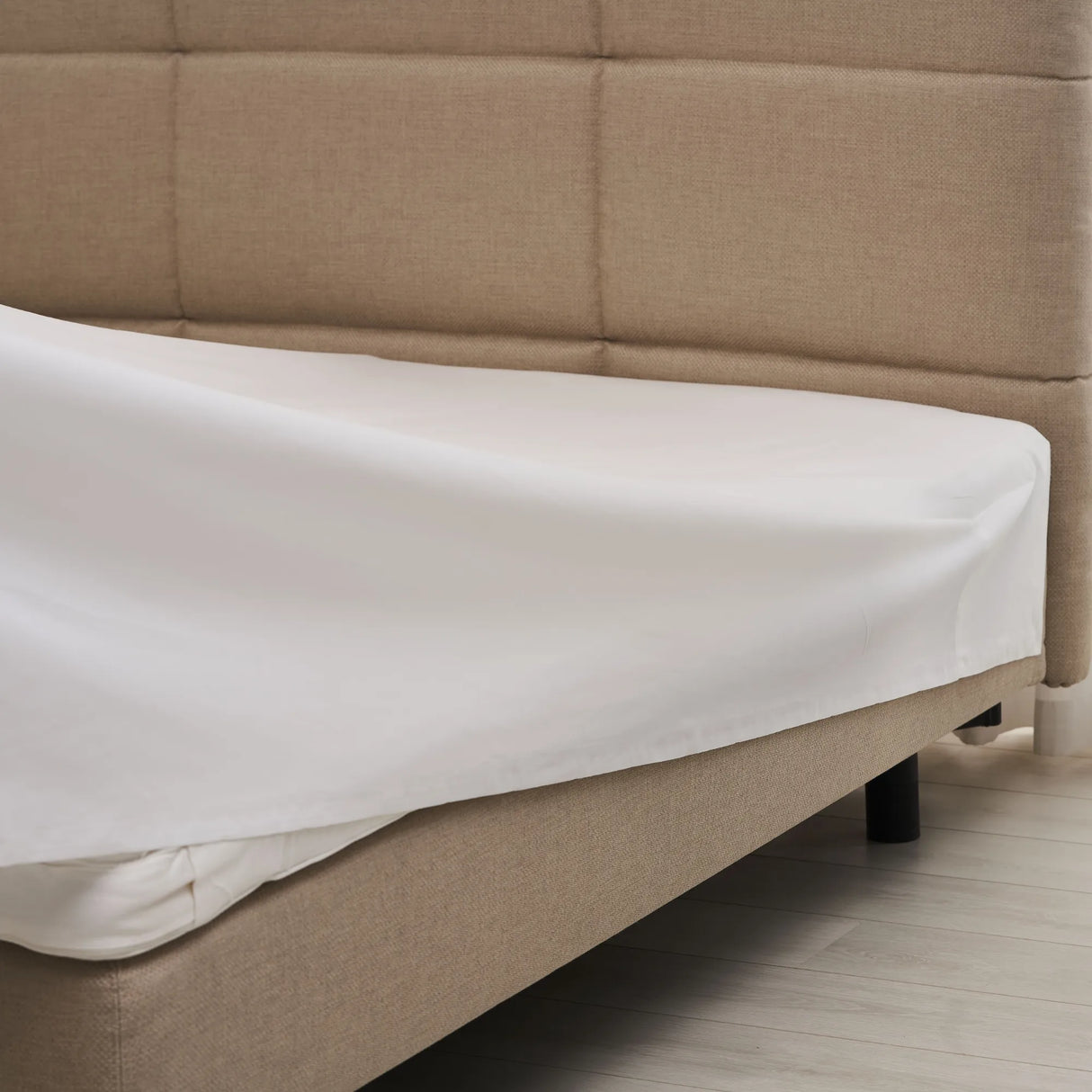 Elegantes, pflegeleichtes Bettlaken mit optimaler Passform für Hotels & Ferienwohnungen