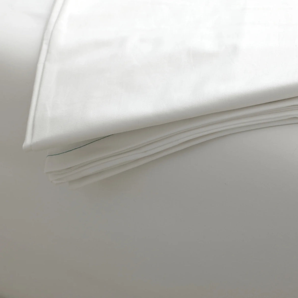 Gefaltetes Bettlaken - edles, pflegeleichtes Betttuch mit Beirtex-Technologie für Hotels & Apartments