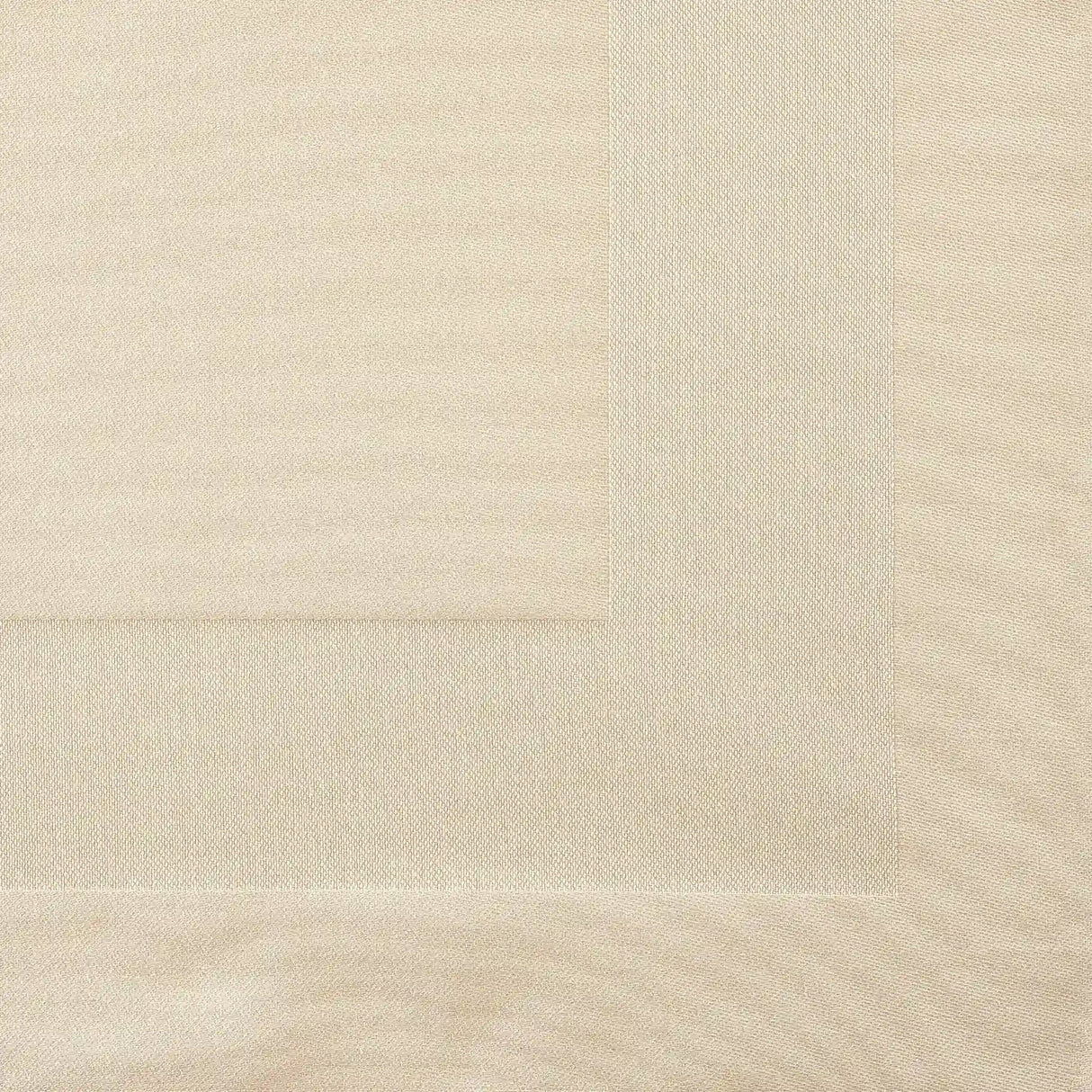 Detailaufnahme der beigen Mundserviette - feine Struktur für gehobene Ansprüche