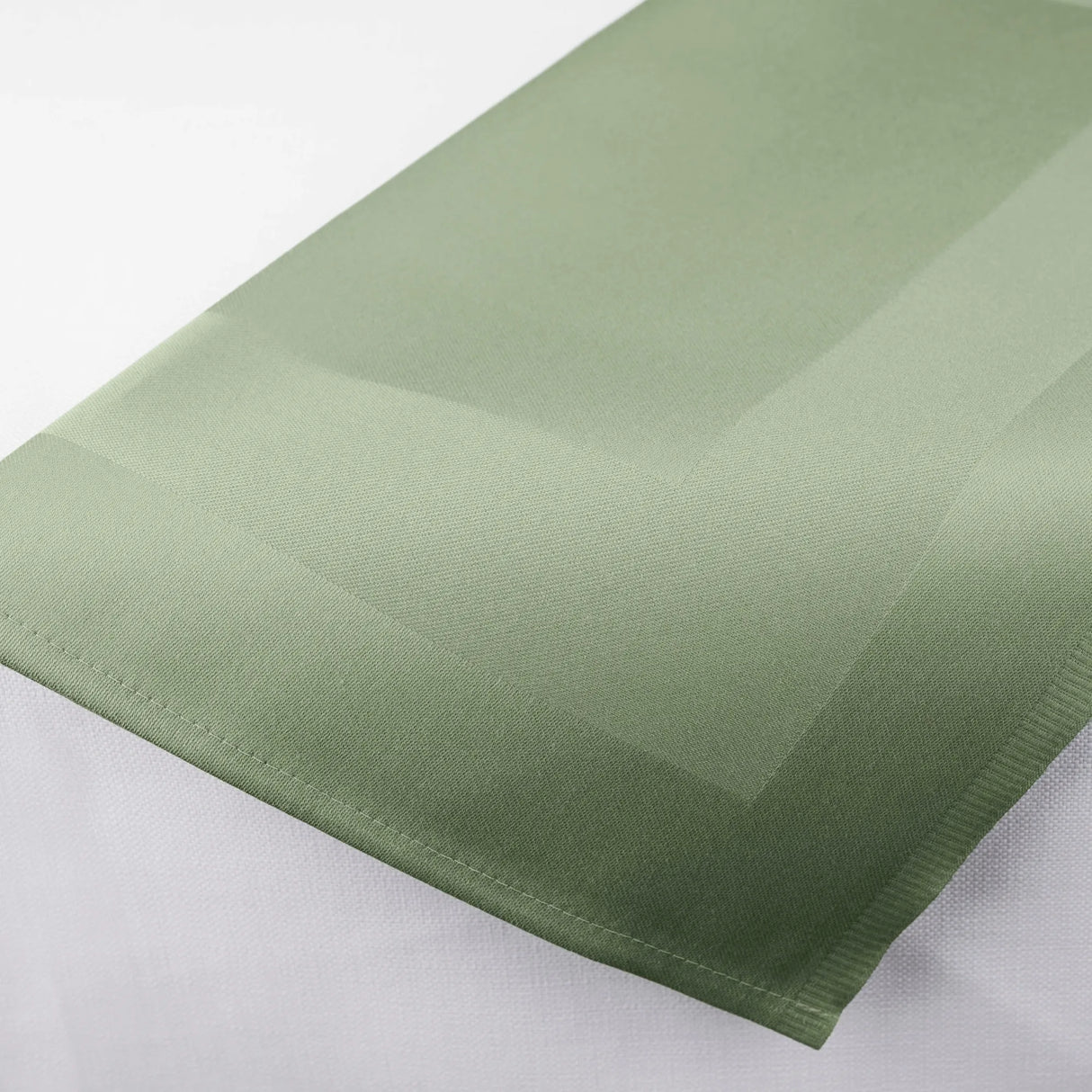Stoffserviette in Grün - harmonischer, beruhigender Farbton für stilvolle Tischwäsche bei Velvetana