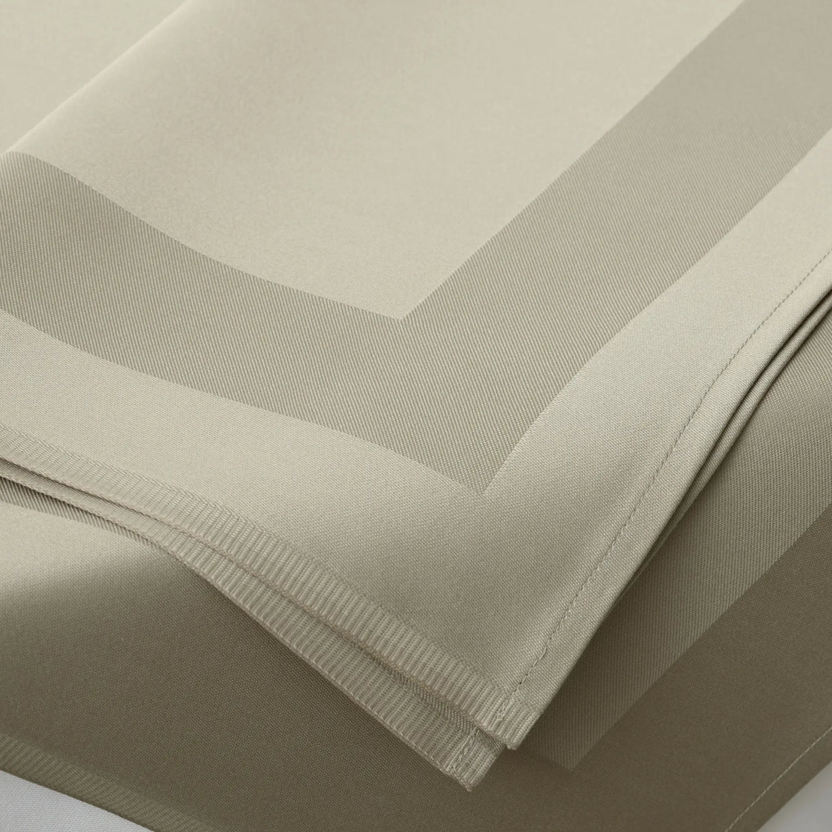 Stoffserviette Copenhagen in Taupe - eleganter Sandton für stilvolle Tischdekorationen