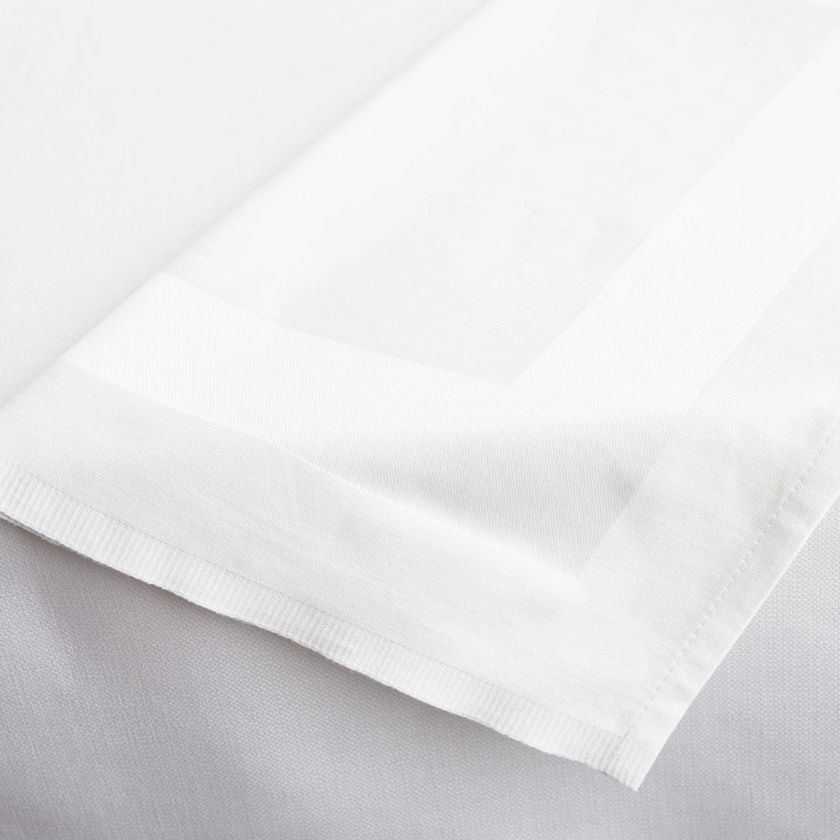 Weiße Mundserviette Copenhagen von Velvetana - stilvolle, langlebige Qualität für Gastronomie & Hotellerie