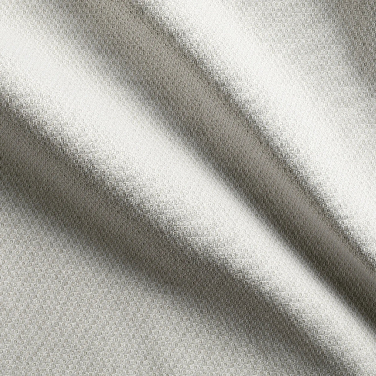 Detailaufnahme des beigen Stoffes - feine Struktur für luxuriöse, langlebige Tischwäsche