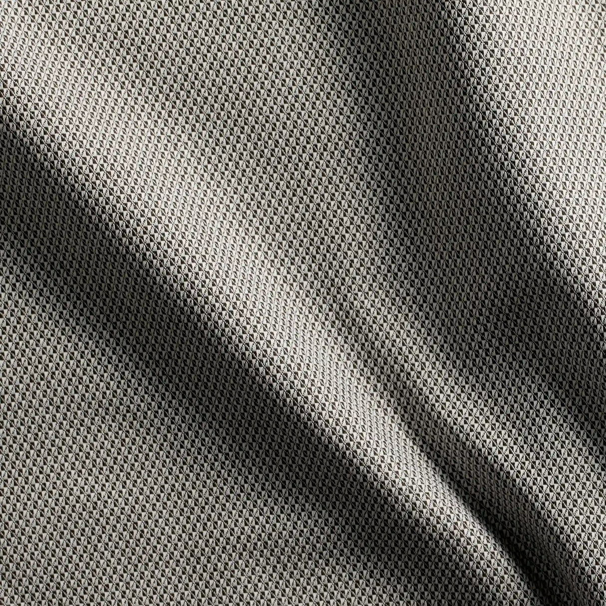 Detailaufnahme des Mahogany-Stoffs - hochwertige, langlebige Qualität mit stilvoller Struktur