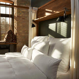 Gemütliches Ambiente mit aufgebetteter Bettwäsche Lounge - exklusive Hotelwäsche mit Premium-Qualität