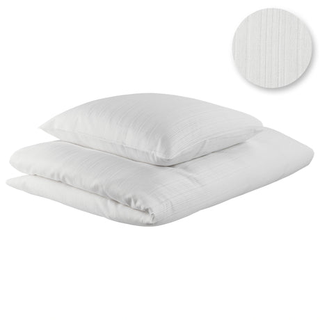 Weiße, gestreifte Hotelbettwäsche - luxuriöse & pflegeleichte Bettwäsche für Hotels & Ferienwohnungen