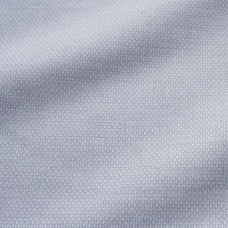 Detailaufnahme der grauen Bettwäsche Mimi - hochwertiges Muster für exklusive Hotelbettwäsche