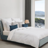 Schön aufgebettetes Bett mit Bettbezug Opera - eine elegante, pflegeleichte Hotelbettwäsche