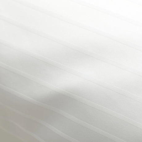 Detailaufnahme der Bettwäsche Sound - feines Streifendesign für hochwertige, pflegeleichte Hotelwäsche