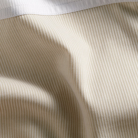 Beige Bettwäsche mit weißem Einsatz - exklusive Hotelbettwäsche für Premium-Ansprüche von Velvetana