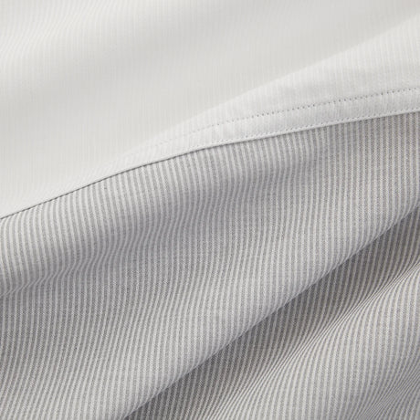 Grauer Deckenbezug mit weiße Einsatz - stilvolle Hotelbettwäsche in Premium-Qualität von Velvetana