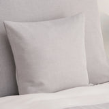 Hochwertige Bettwäsche mit edlem Look in Grau für moderne Unterkünfte