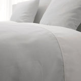 Hochwertige Bettwäsche in grau/weiß für Hotel & Apartment