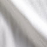 Detailaufnahme der weißen Bettwäsche Verdi - feine, schmale Streifen für luxuriöse Hotelqualität