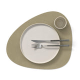 Platzset Curve in Corduroy Herbal Dust aus recyceltem Leder bei Velvetana