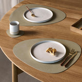 Edles Tischset perfekt für Eiche-Tisch, moderner frischer Look für Esszimmer & Restaurant