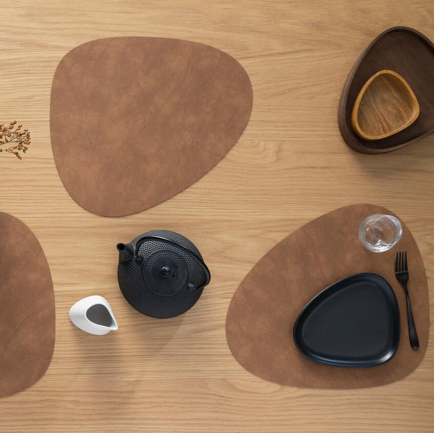 Schönes Platzset aus Leder mit natürlichem Look bei Velvetana