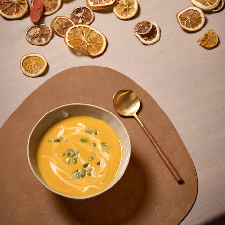 Tischset in Naturton mit dänischem Design in organischer Form bei Velvetana