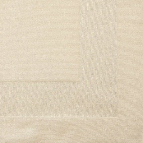 Detailaufnahme der beigen Mundserviette - feine Struktur für gehobene Ansprüche