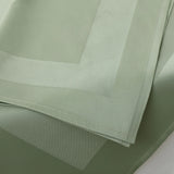 Grüne Stoffserviette mit Atlaskante - frischer Naturton für gemütliche Stuben & gehobene Tischgestaltungen