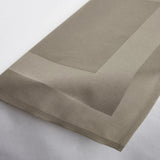 Serviette mit Atlaskante bei Velvetana - elegante, plegeleichte Stoffserviette für Gasthäuser & Restaurants