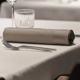 Hochwertige Stoffserviette mit feiner Verarbeitung mit edlem Glanz für gehobene Tische & Fine-Dining