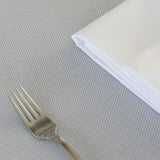 Detailaufnahme der grauen Tischdecken-Kombination - luxuriöse Farbkombination für stilvolle Restaurants