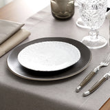 Mahogany Tischläufer - luxuriöse, stilvolle Tischgestaltung mit perfektem Kontrast zu dunklem Geschirr