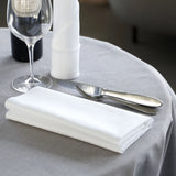 Kombination aus Mahogany & Weiß - elegante Tischwäsche für stilvolle Hotellerie & Gastronomie