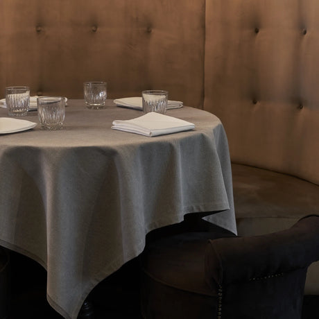 Runder TIsch mit eckiger TIschdecke Dijon - moderne, edle Tischgestaltung für exklusive Events