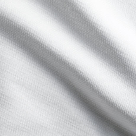 Detailaufnahme des weißen Stoffs - langlebige, pflegeleichte Tischwäsche für gehobene Gastronomie