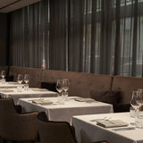 Restaurant mit beiger Tischwäsche Torino - stilvolle, warme Atmosphäre für gehobene Gastronomie