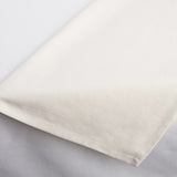 Randverarbeitung der cremefarbenen Tischdecke - feine Verarbeitung für stilvolle Hotelqualität