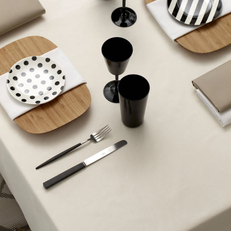 Tischdecke Torino Creme in Kombination mit Weiß & Linen - harmonische Tischgestaltung für Hotels