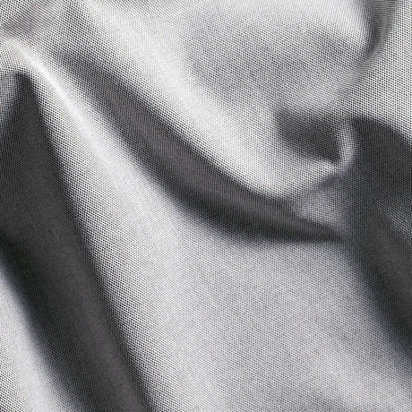 Detailaufnahme der Tischwäsche in midnight - feine Struktur & edle Haptik bei Velvetana