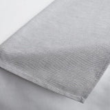 Randverarbeitung der Tischdecke Torino midnight - präzise Verarbeitung für luxuriöse Qualität